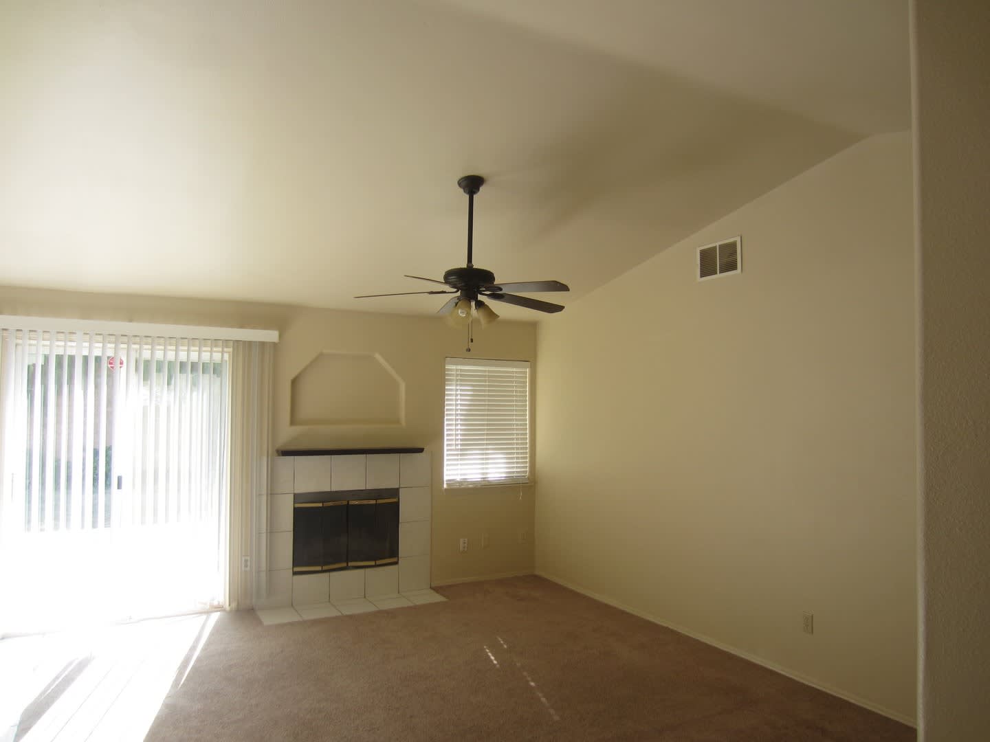 3 Bedroom Home with Attached 2-Car Garage, Fireplace & Gardening Included – photo 5