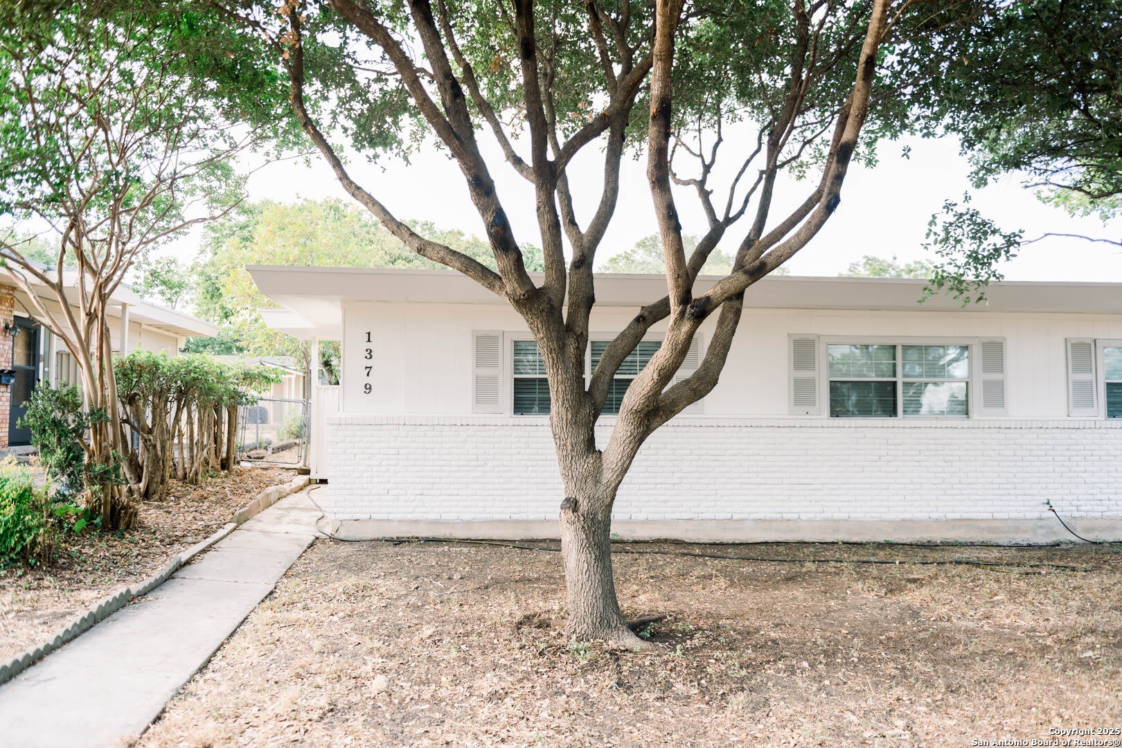 1379 Oblate Dr – photo 4