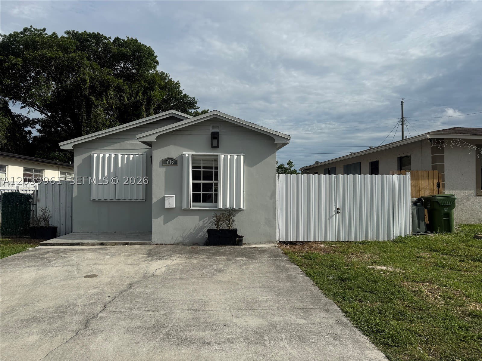 713 NW 4th St – photo 1