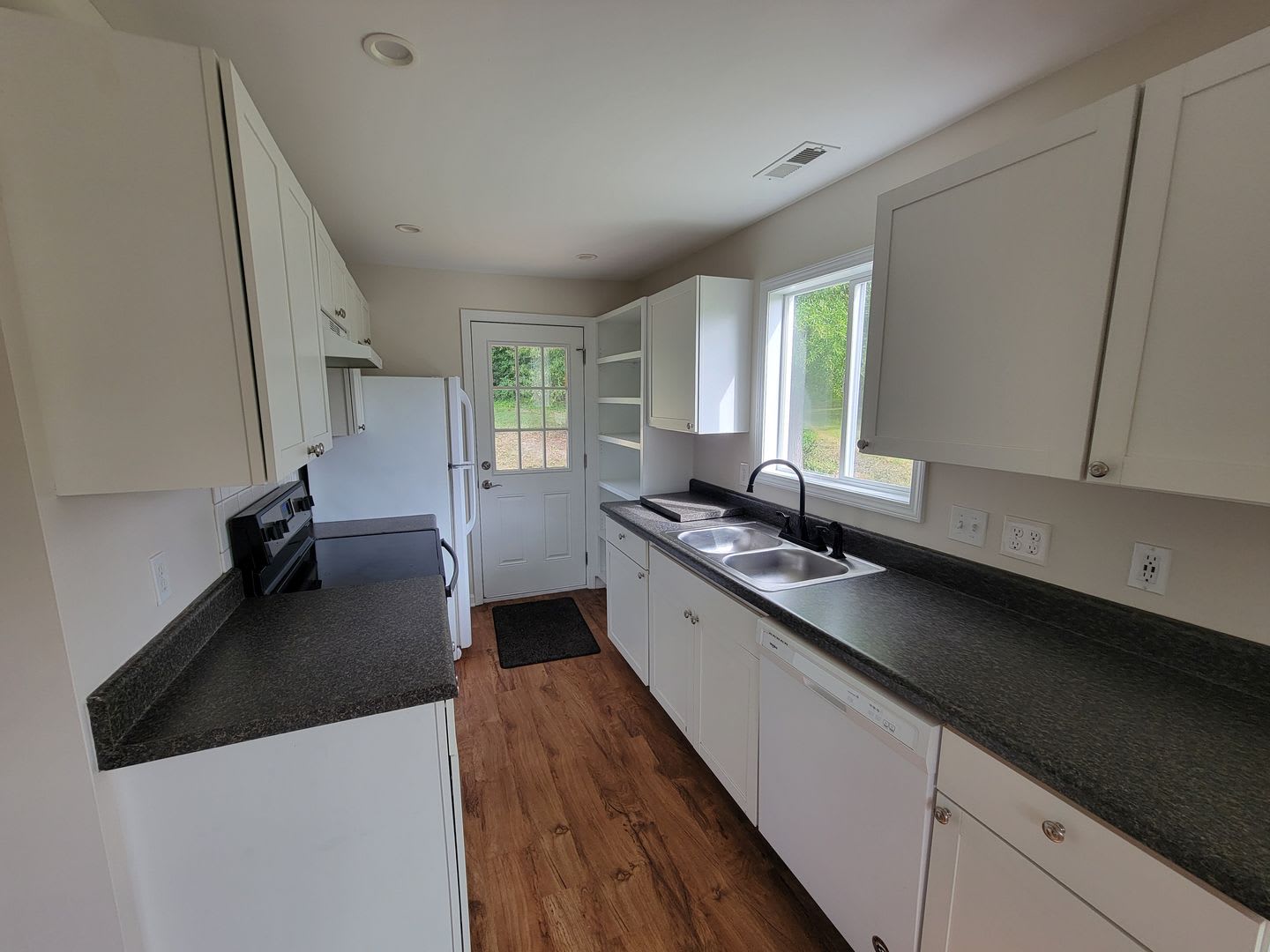 2 Bedroom House – photo 3