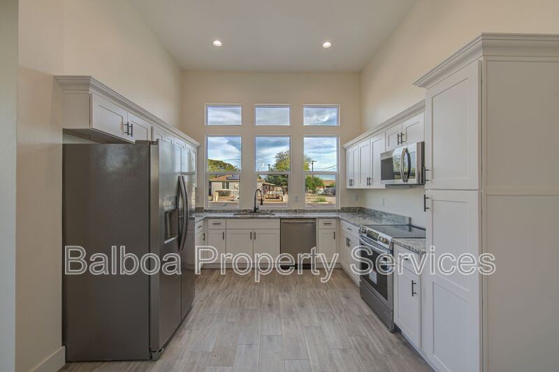 212 2nd Ave E – photo 4