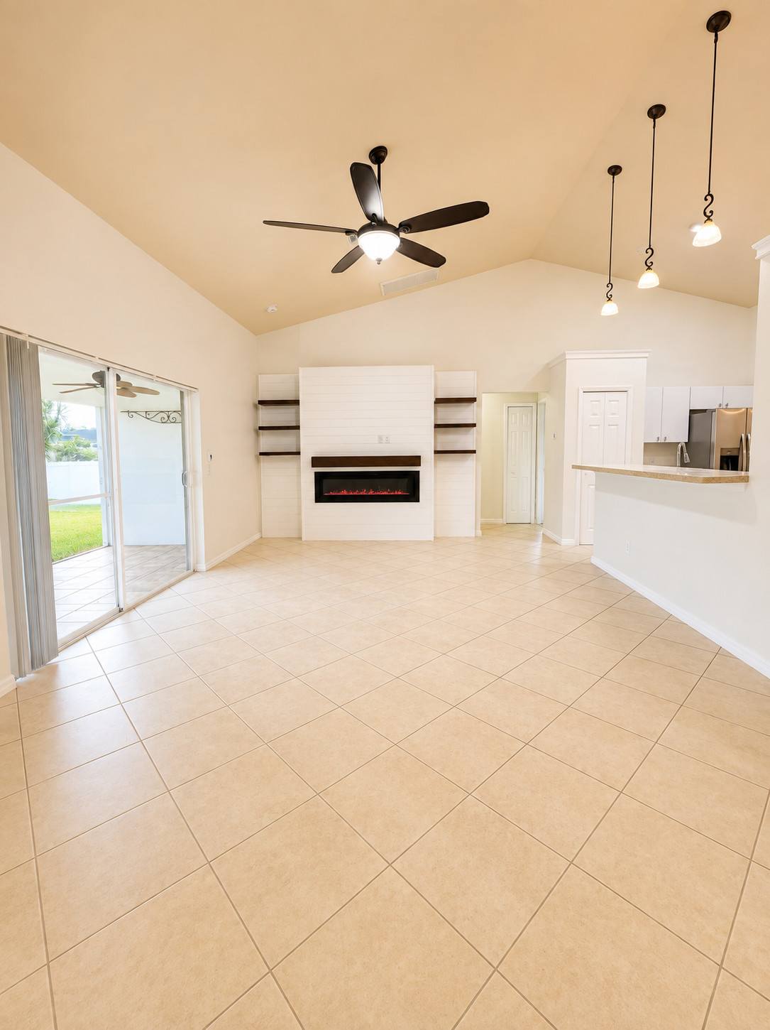 1031 Northeast 33rd Lane – photo 2