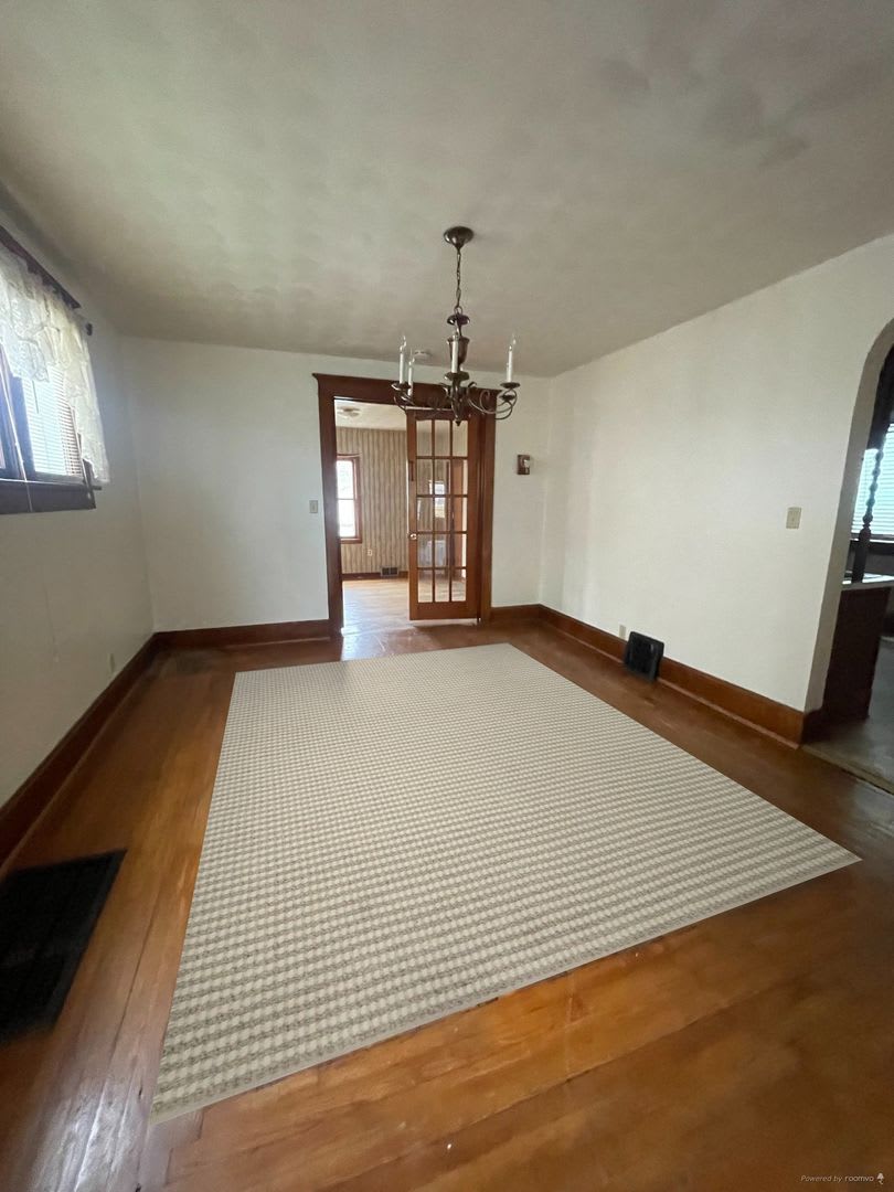 5 bedroom 2 bath House – photo 5