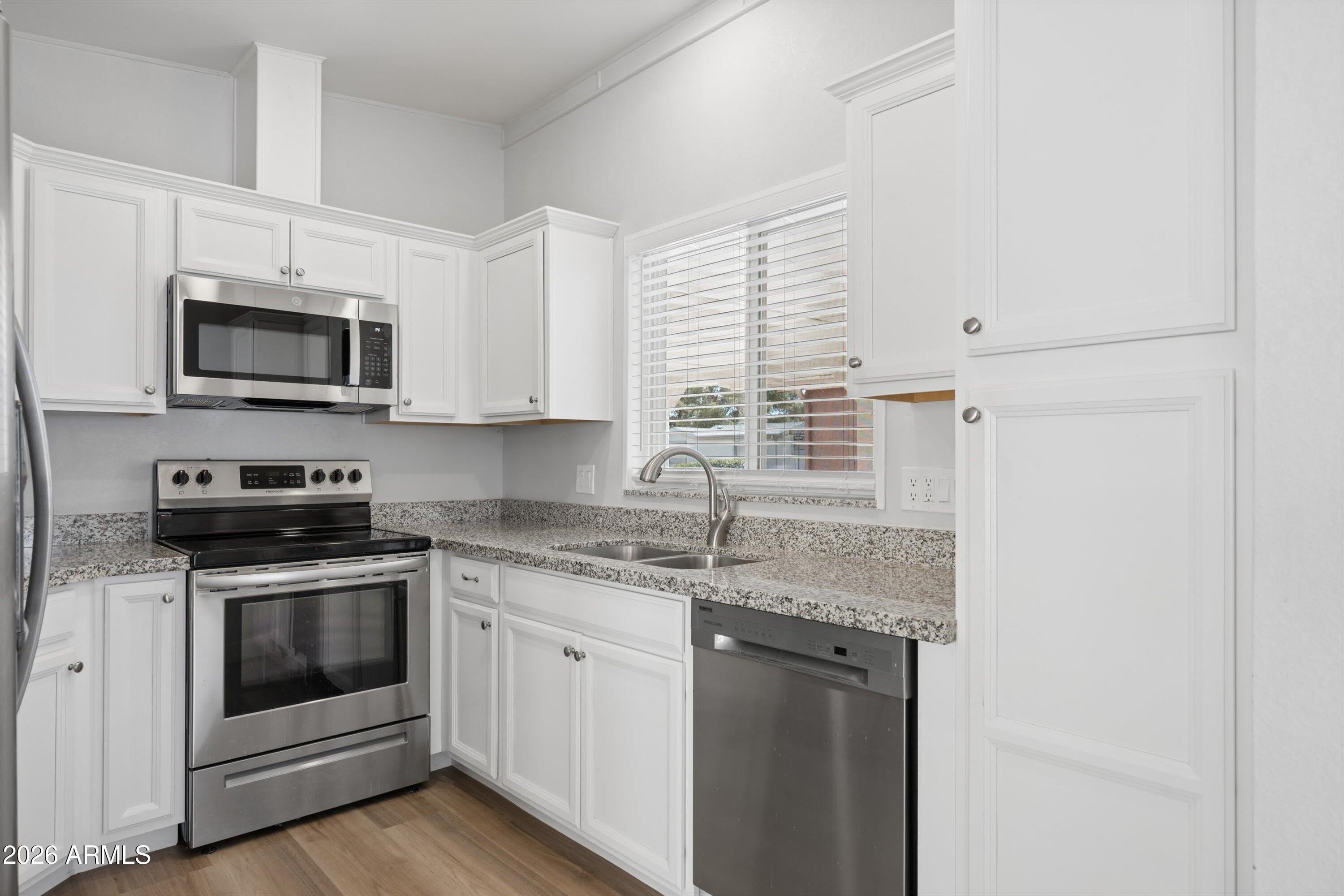 1864 E AUGUSTA Avenue – photo 2