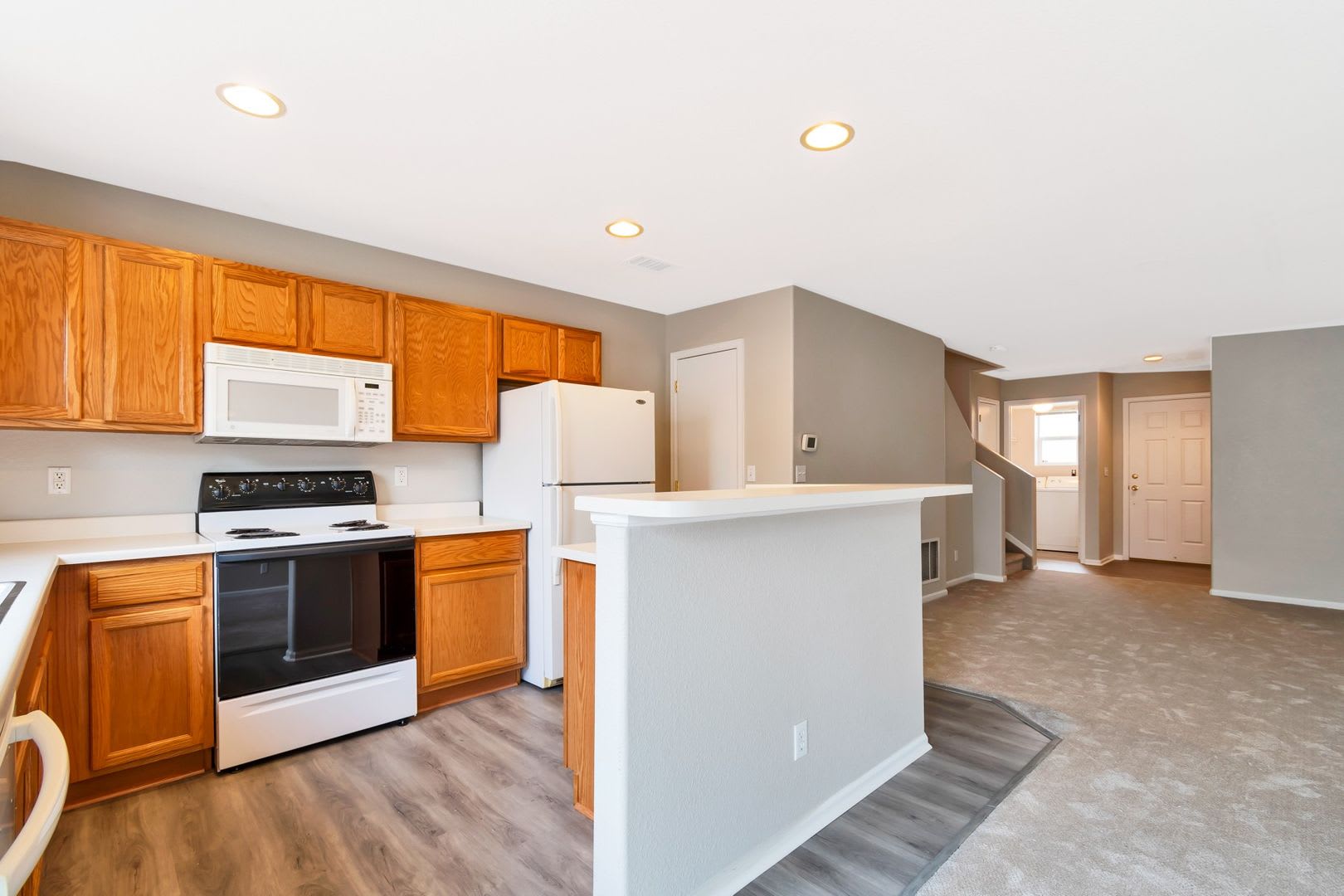 3Br Townhome Near Dia Light Rail New Carpet Garage Fenced Patio – photo 5