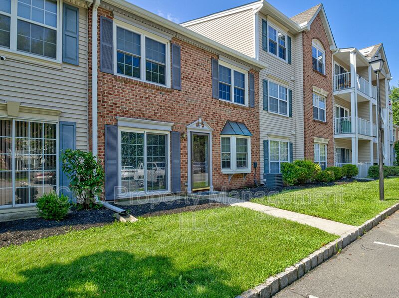 96 Versailles Ct – photo 2