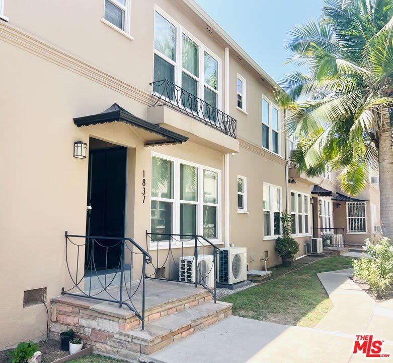 1837 N NORMANDIE Ave – photo 4
