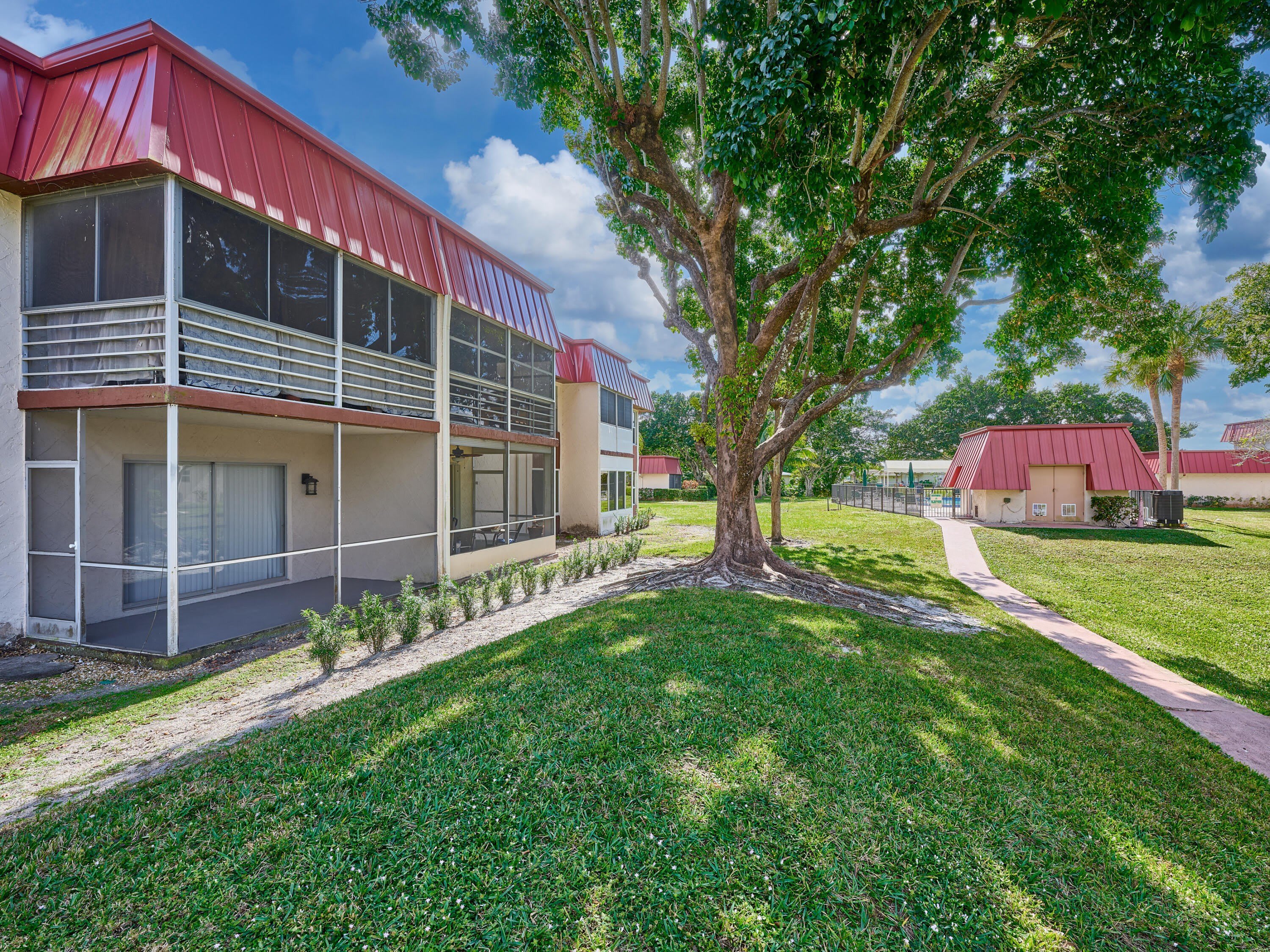 12021 W Greenway Drive – photo 5