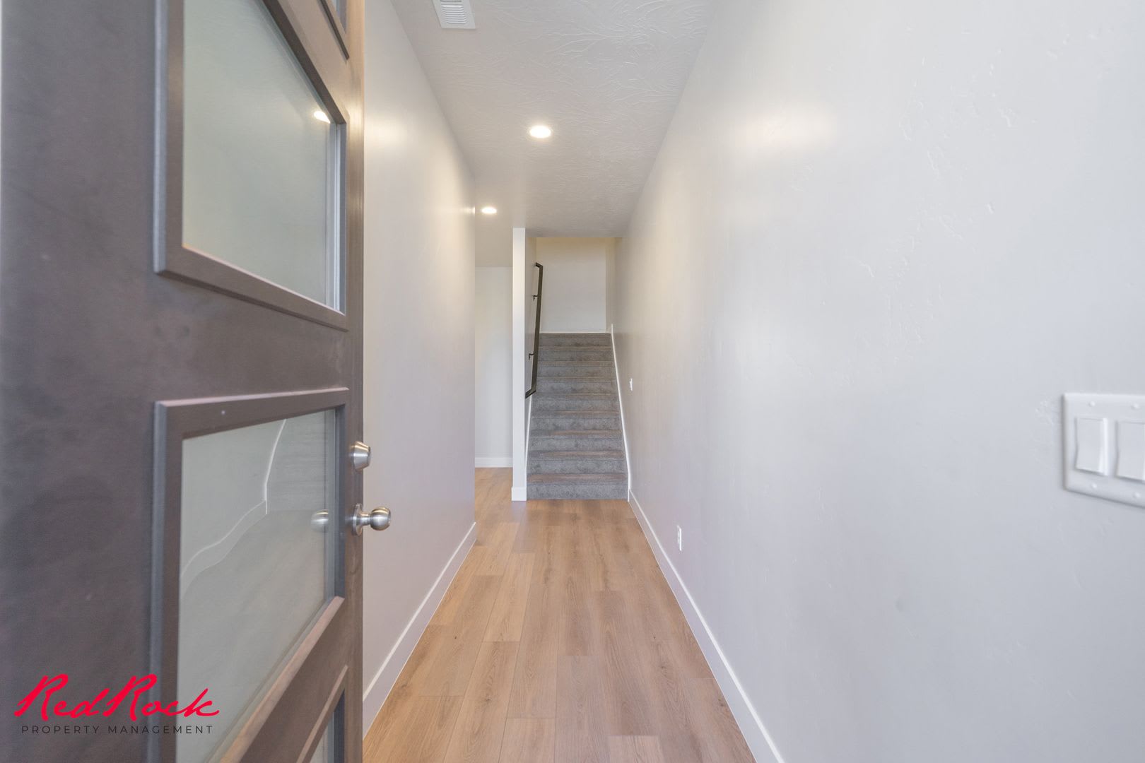 Stunning Dog Friendly 4 Bedroom 2 5 Bath Townhome – photo 3