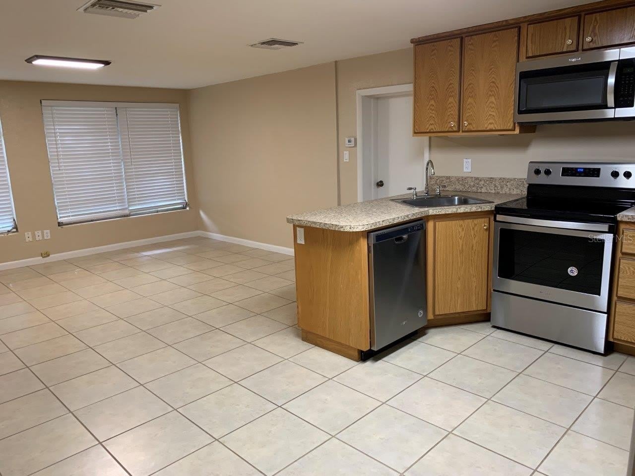 108 E HAZEL Street – photo 5