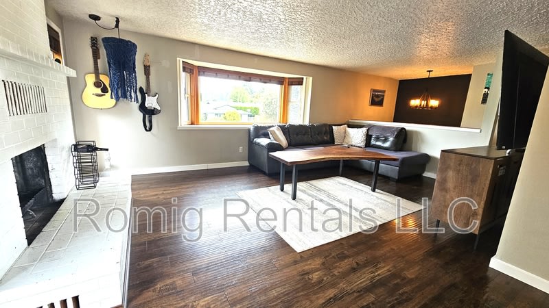 2521 Northeast 47th Street – photo 5