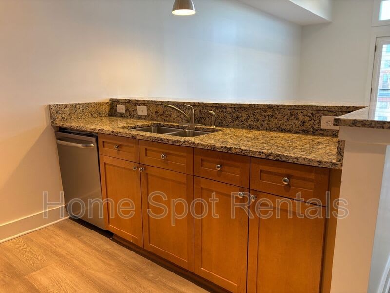 925 Garrett St. SE – photo 4