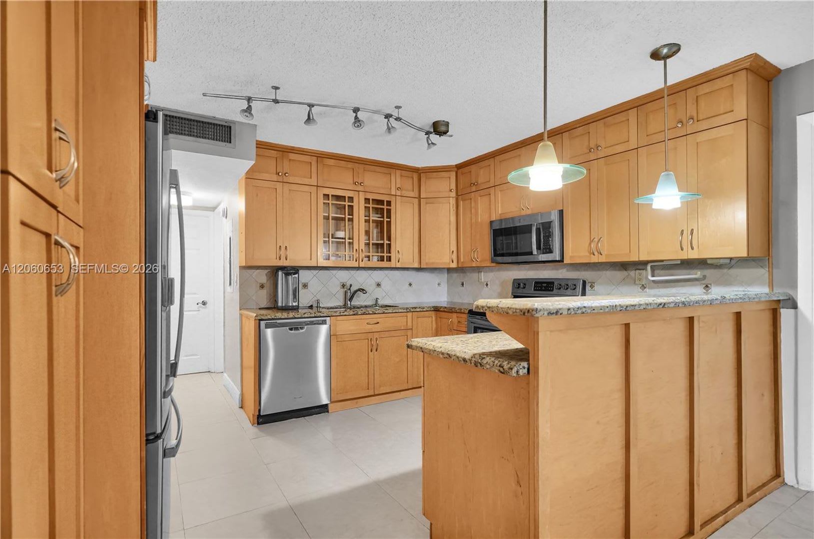 4011 N Meridian Avenue 21, Miami Beach, FL 33140 – photo 2
