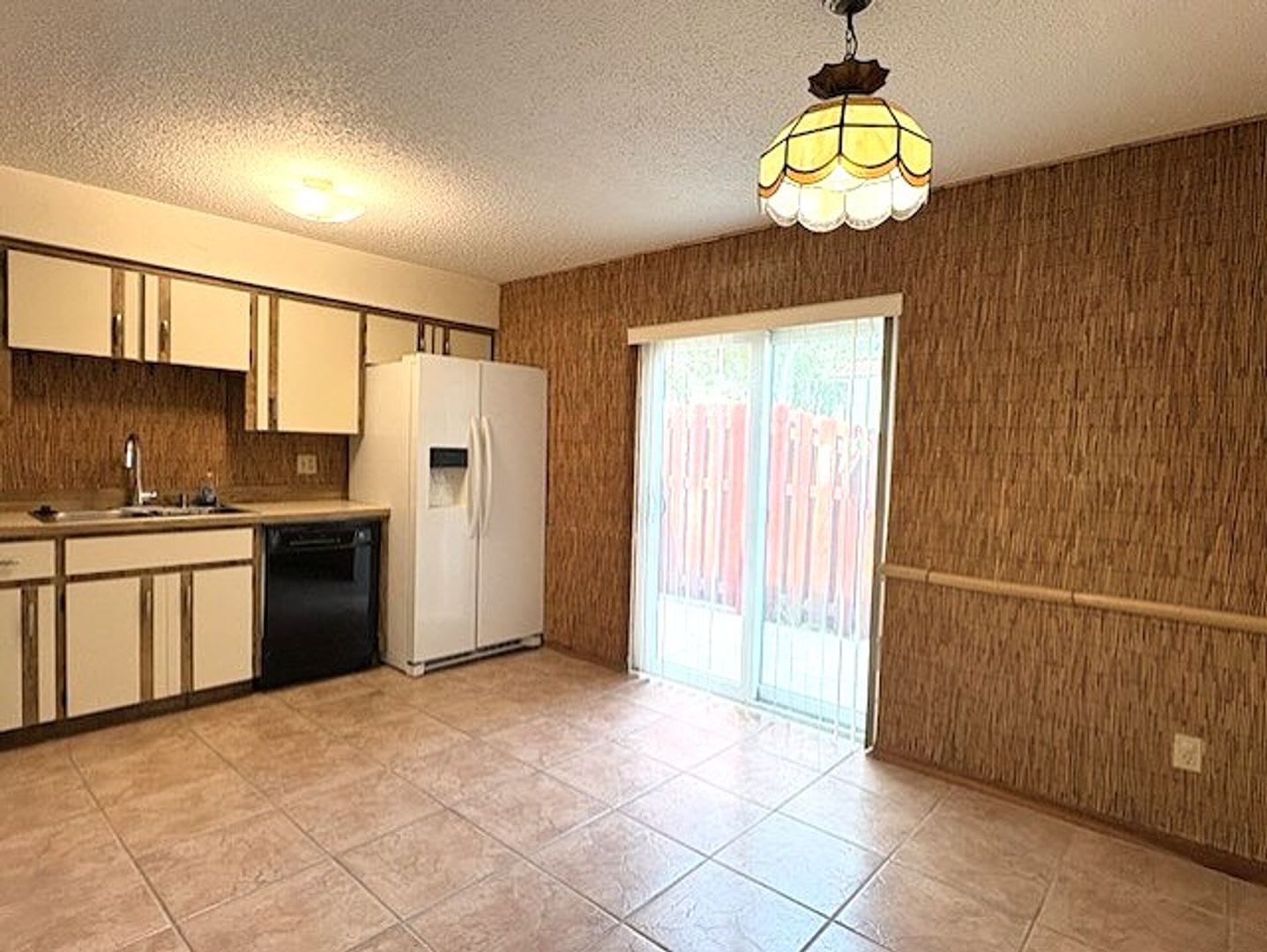 Cozy 2 Bedroom First Floor Condo! – photo 5