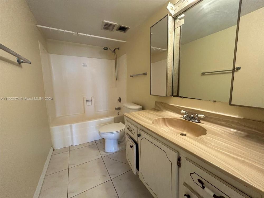 13499 Biscayne Blvd – photo 5