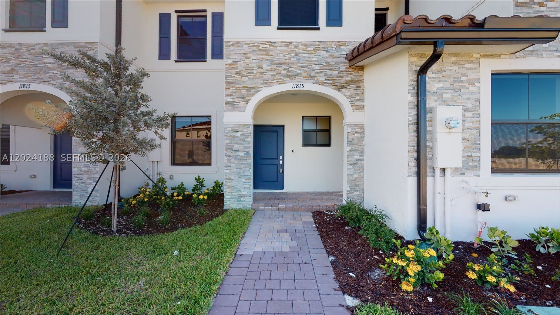 11815 SW 246 TER – photo 2