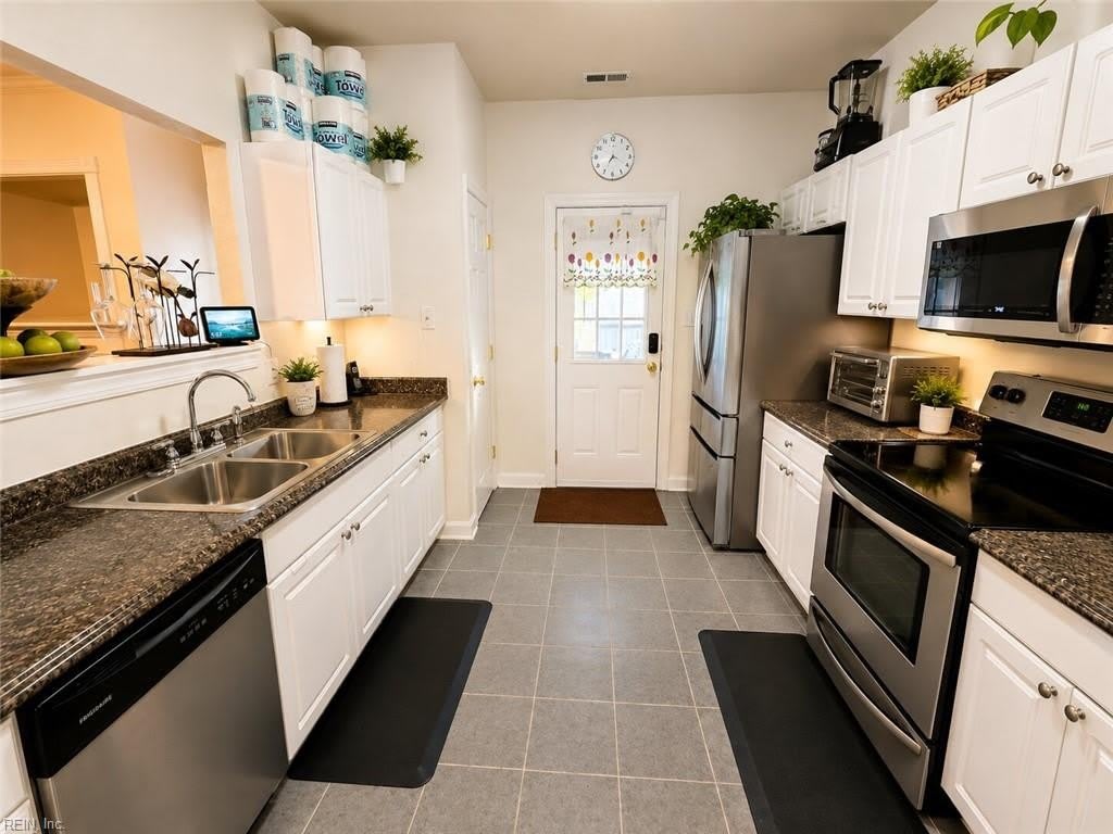 1731 Fisher Avenue – photo 5