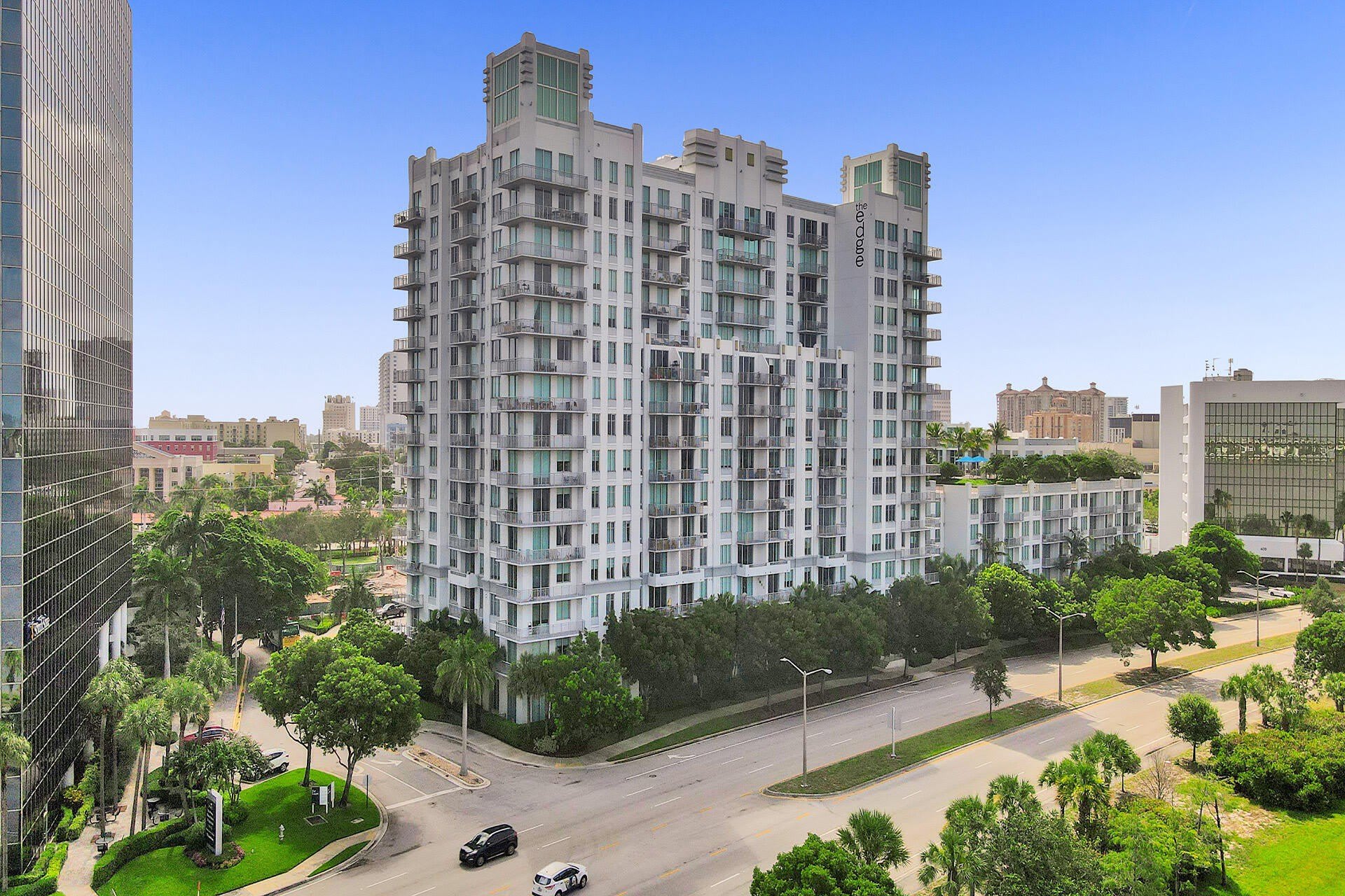 300 S Australian Avenue – photo 2
