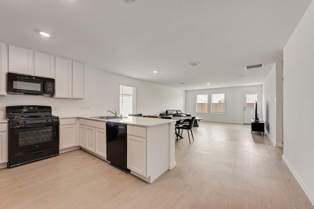 14112 Hammersmith Street – photo 4