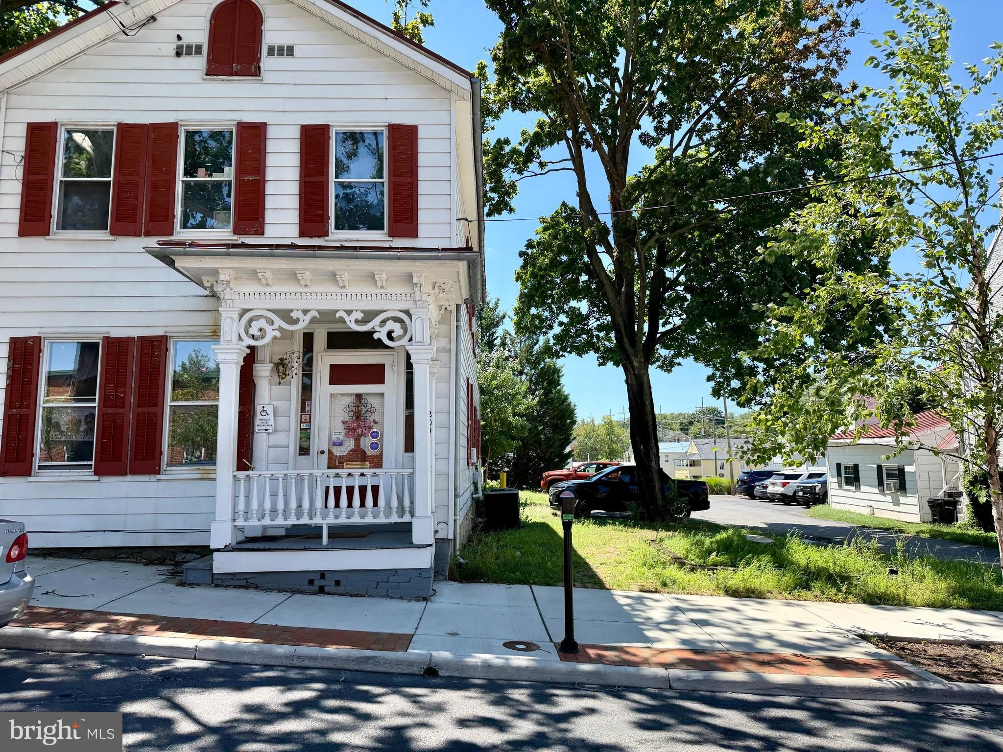 209 BOSCAWEN Street E – photo 1