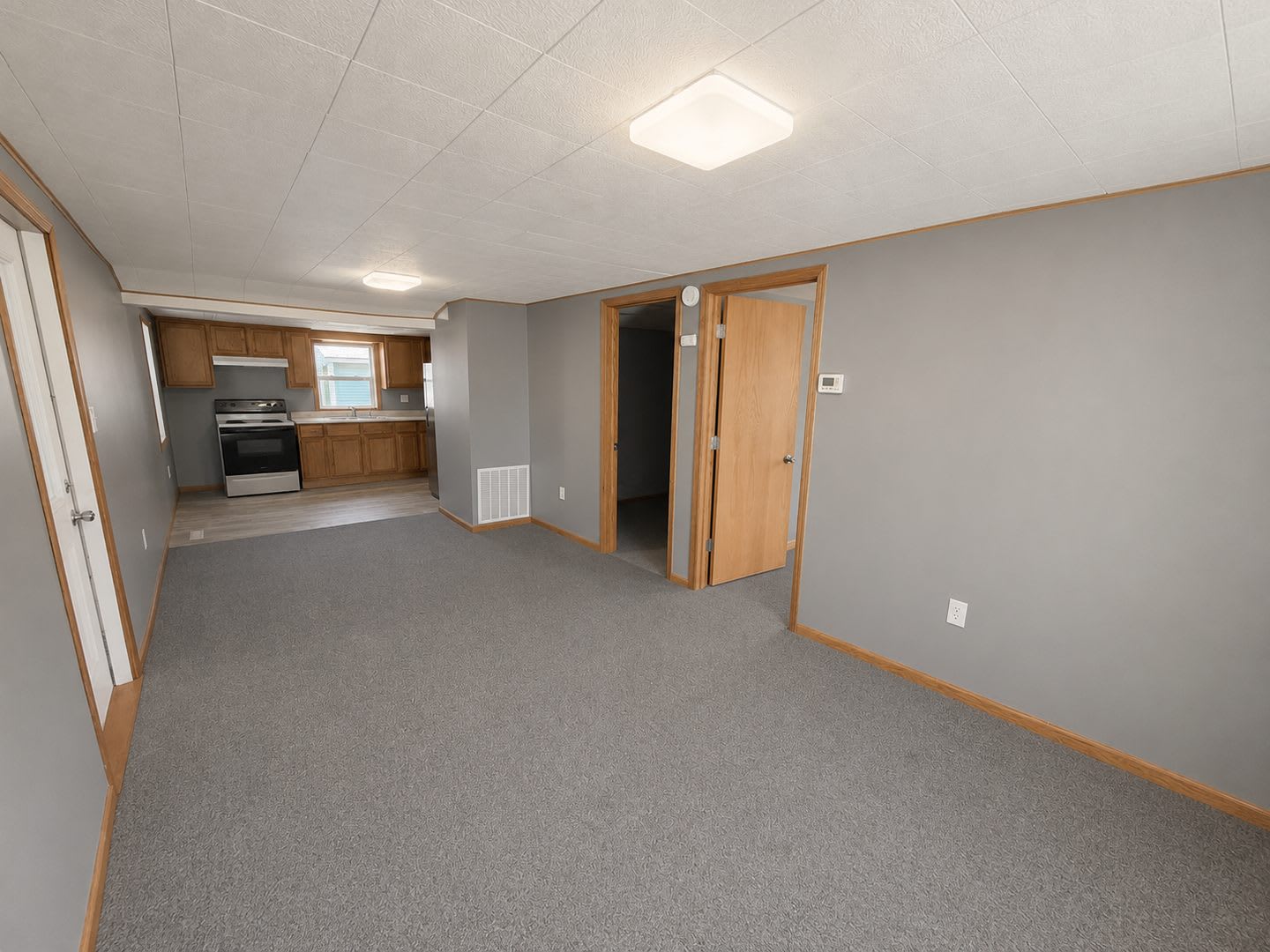 Spacious Family Home Near Schools and Parks in Rock Falls – photo 4
