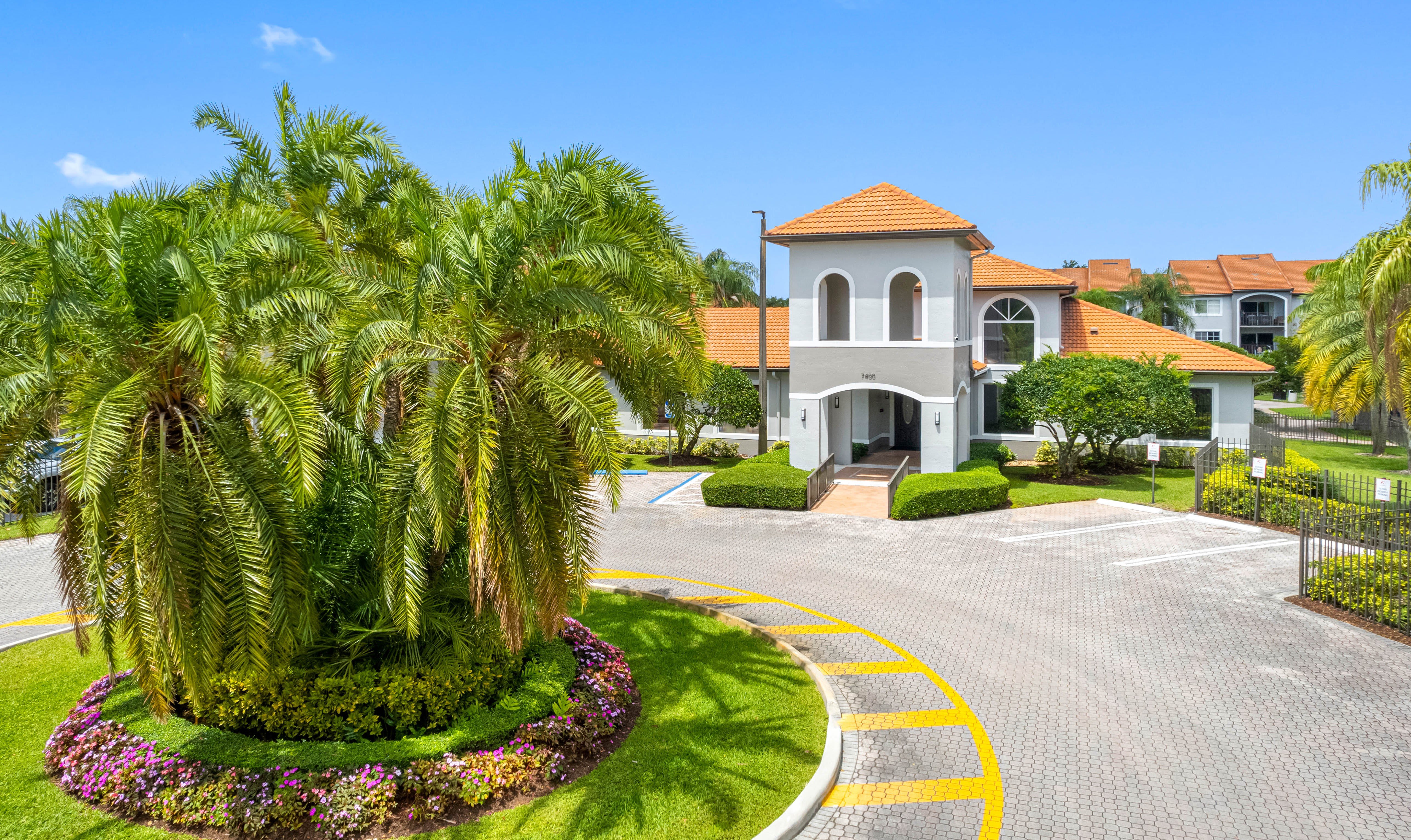 Sunset Gardens Apartments – photo 2