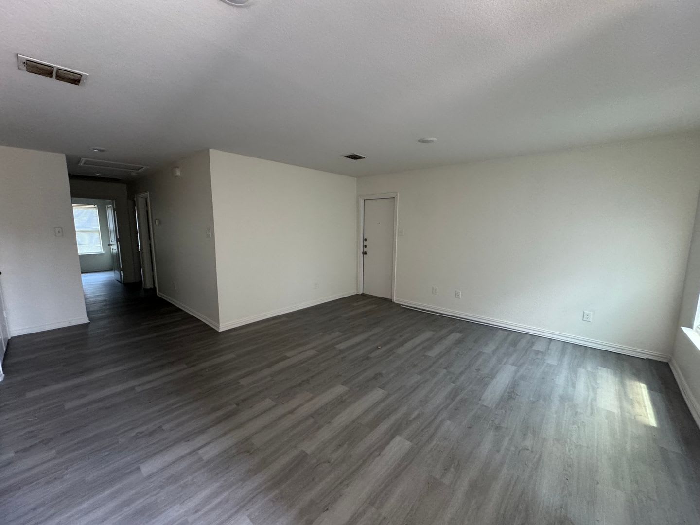 3 Bedroom Living Near Downtown – photo 3