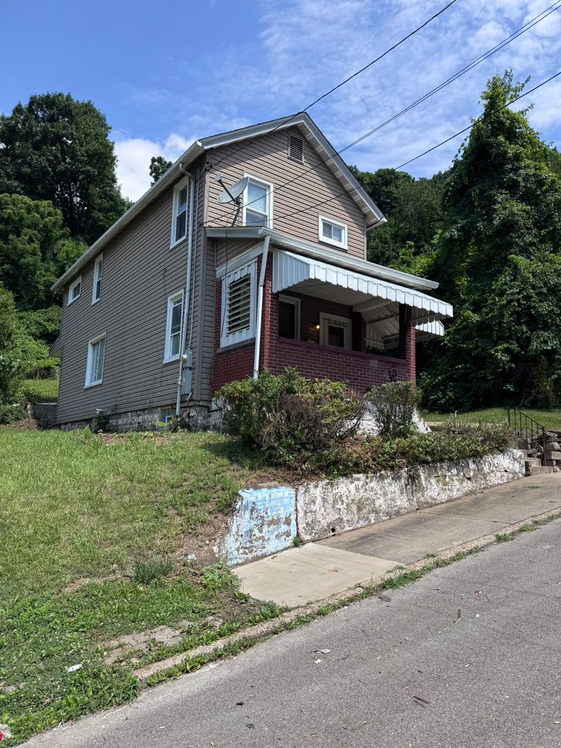 Fully Updated 3-Bed 1-Bath House w/ Covered Porch in Christy Park!!! – photo 3