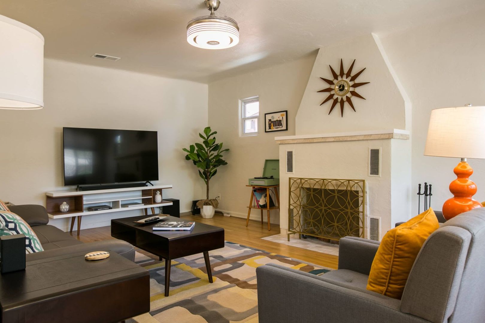 Newly renovated! 3 Bedroom in Nob Hill – photo 1
