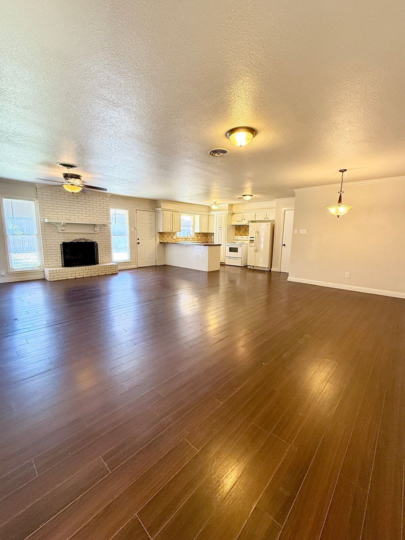3 Bedroom Home with Open Concept Living! – photo 4