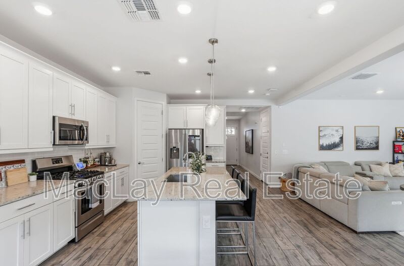 1166 E Weatherby Way – photo 3