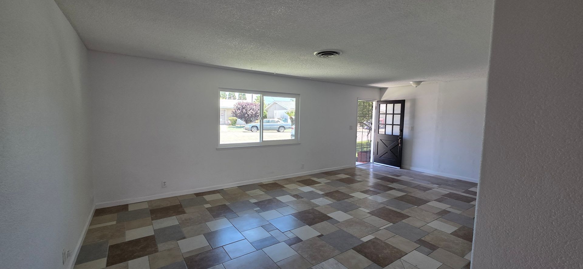 55+ Community Two Bedrooms One Bath – photo 4