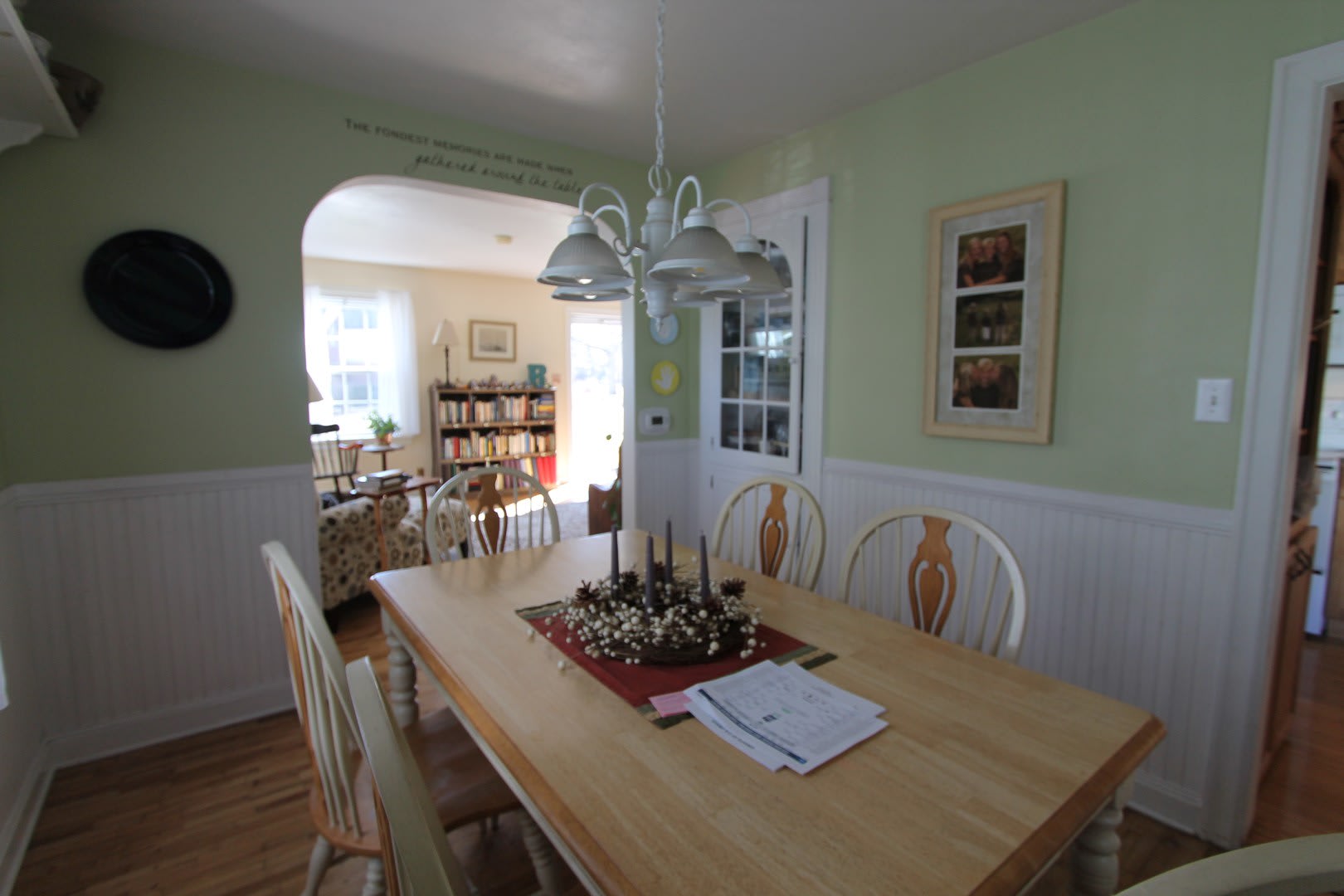 2012 W Petty Beautiful 4 Bedroom 2 Bathroom Spacious Home With Garage And W D Hookup Original Hard Wood Floors Throughout – photo 5