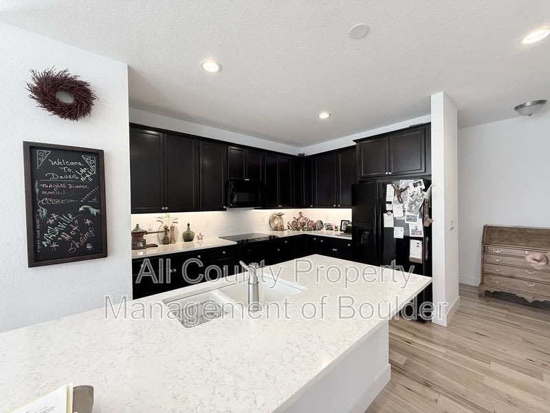 737 Grandview Meadows Drive – photo 3
