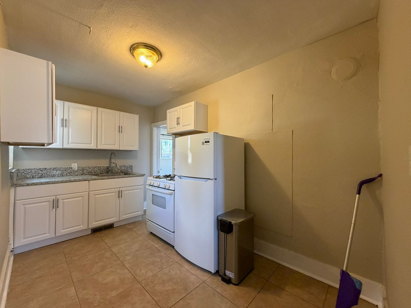 $ 1475.00 Escape Apartment Life! Downtown Cottage with yard! – photo 2