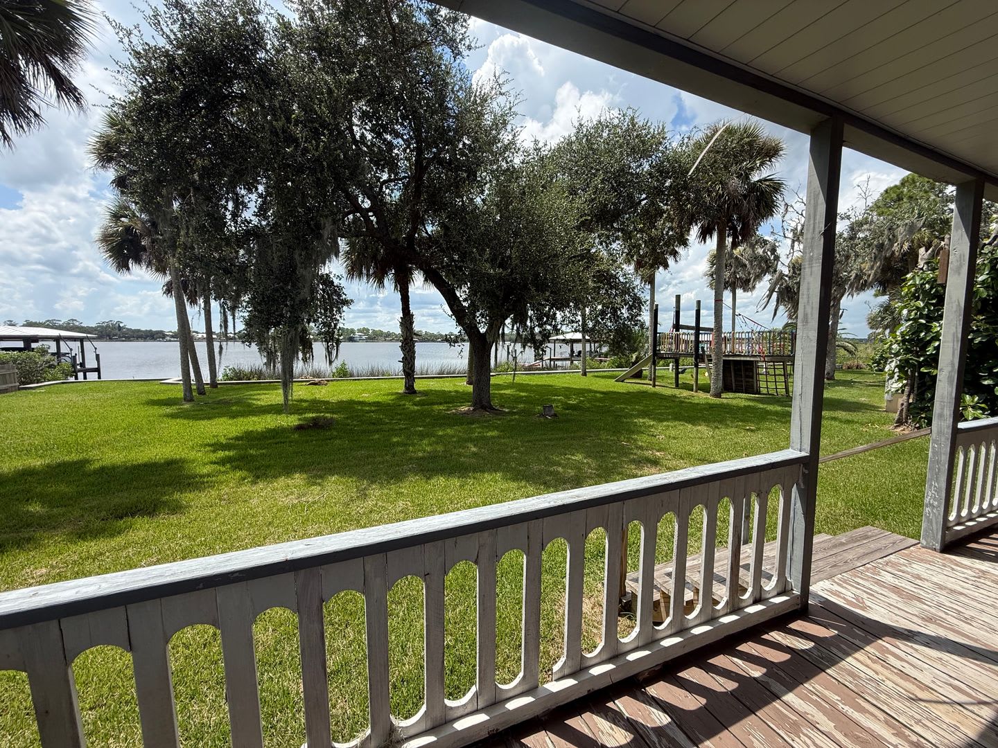 Attractive 3 Bedroom 2 Bath Home With River View – photo 3