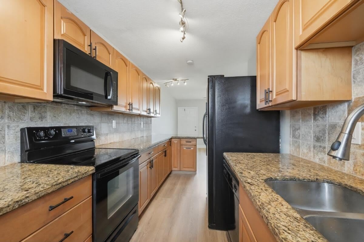 6191 SW 37TH Street – photo 4
