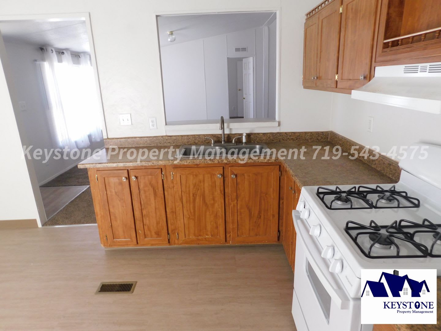 Spacious 3-Bedroom, 2-Bath Ranch-Style Home $1400/$1400 – photo 4