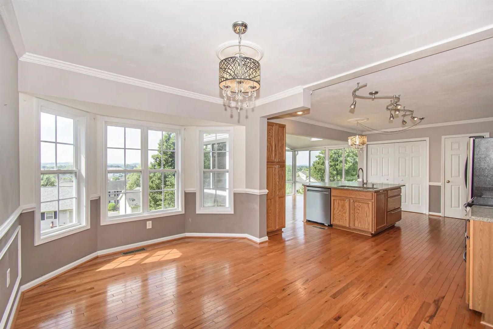 Spacious Home with Beautiful Sunroom & Lawn Care Included – photo 5
