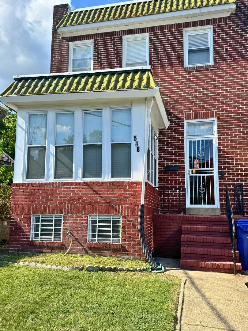 Charming and Spacious 4BR, 2BA Townhouse – photo 2