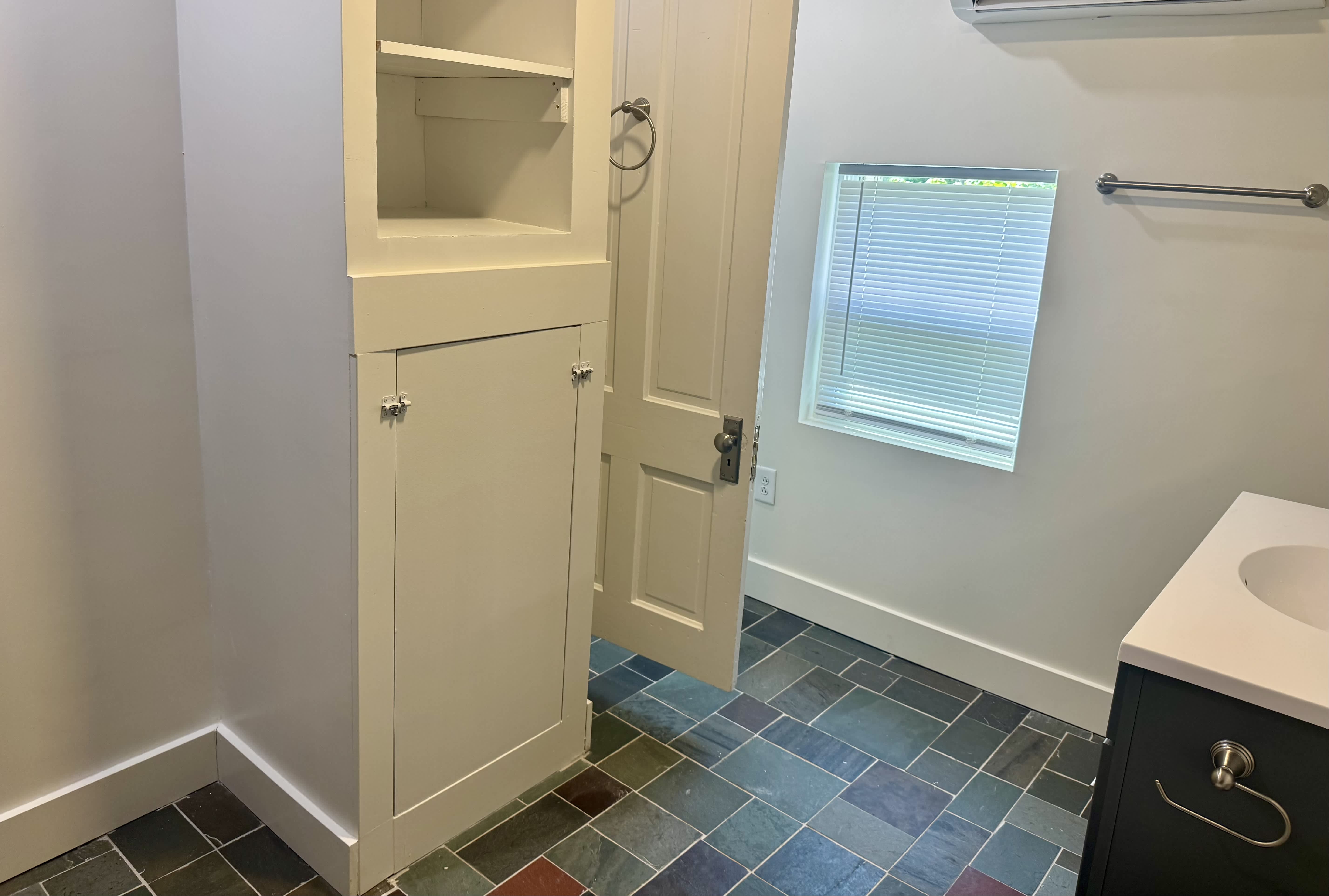901 1/2 E Wilson St – photo 4