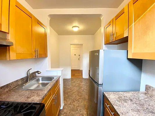 2676 Grand Concourse – photo 2