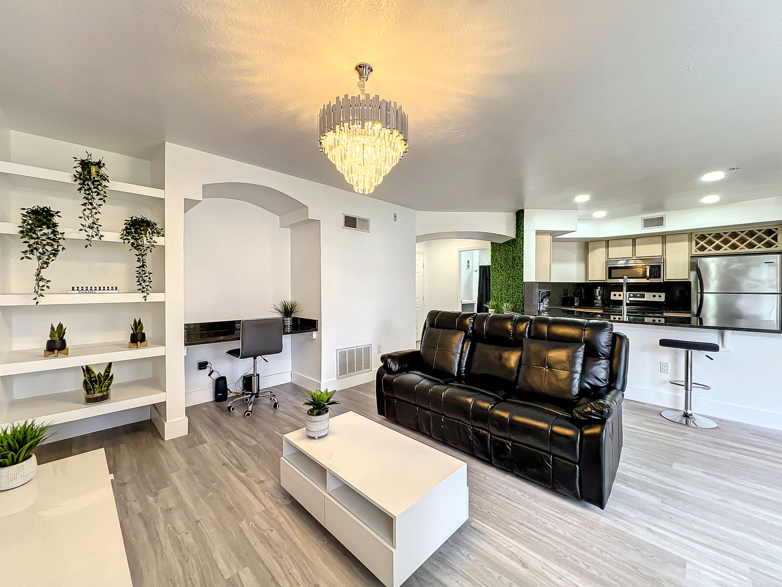 7300 Westpointe Boulevard – photo 2