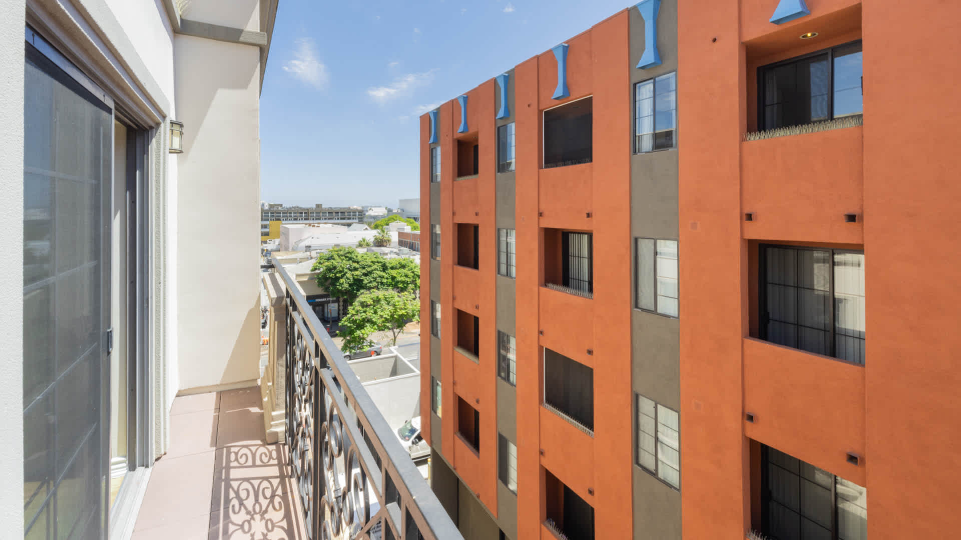 425 Broadway Apartments – photo 1