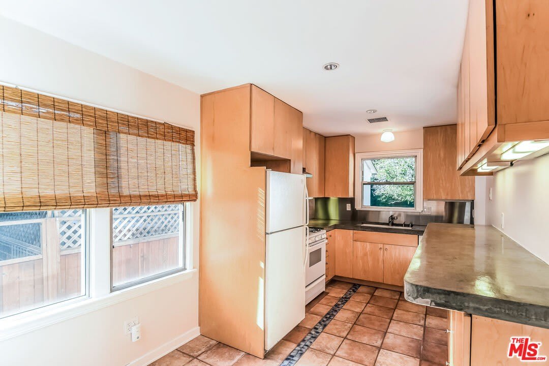 801 Brooks Ave – photo 5