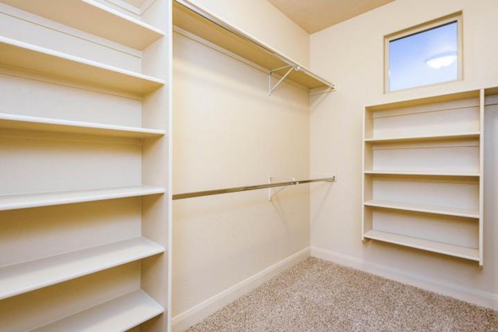 Single Level 4 Bedroom Home In Stucki Farms – photo 4