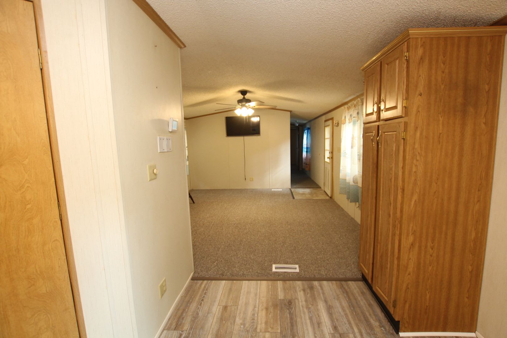 Move In Ready Year Round Home In A Quiet Location – photo 5