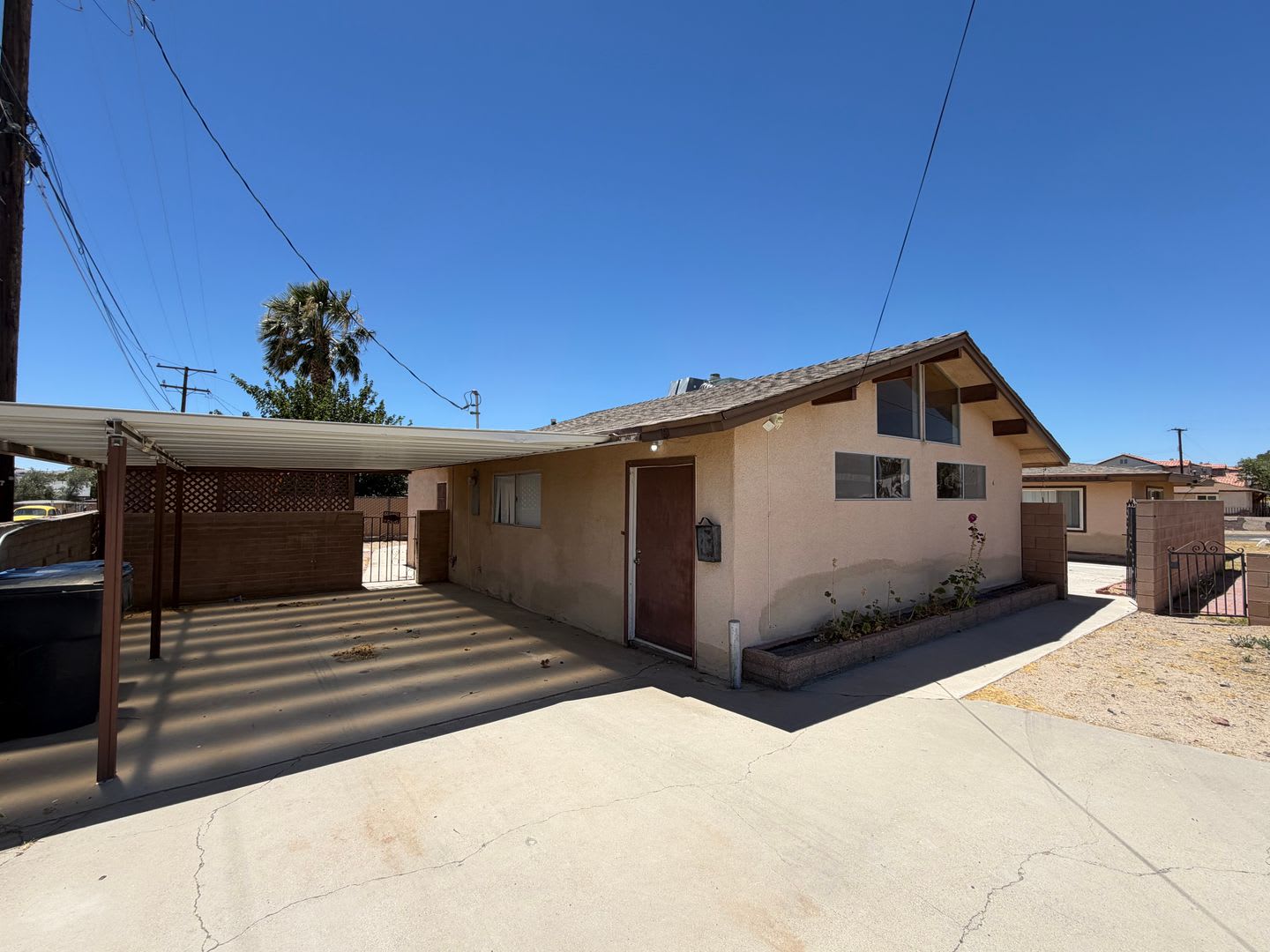 Spacious 4 Bedroom 2 Bathroom House Located in Irwin Estates – photo 3