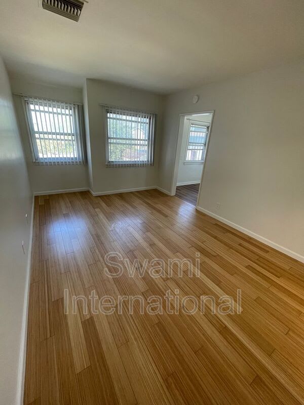 833 W 97Th St Unit 4 – photo 3
