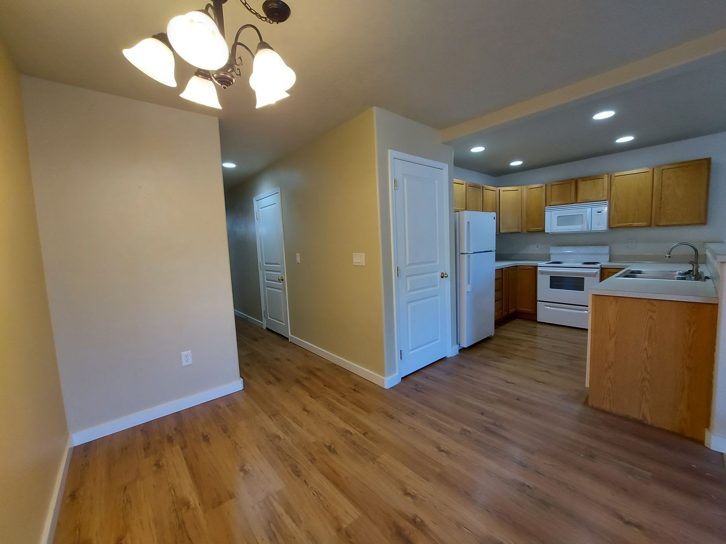 3 bedroom 2 bath home with attached garage – photo 4